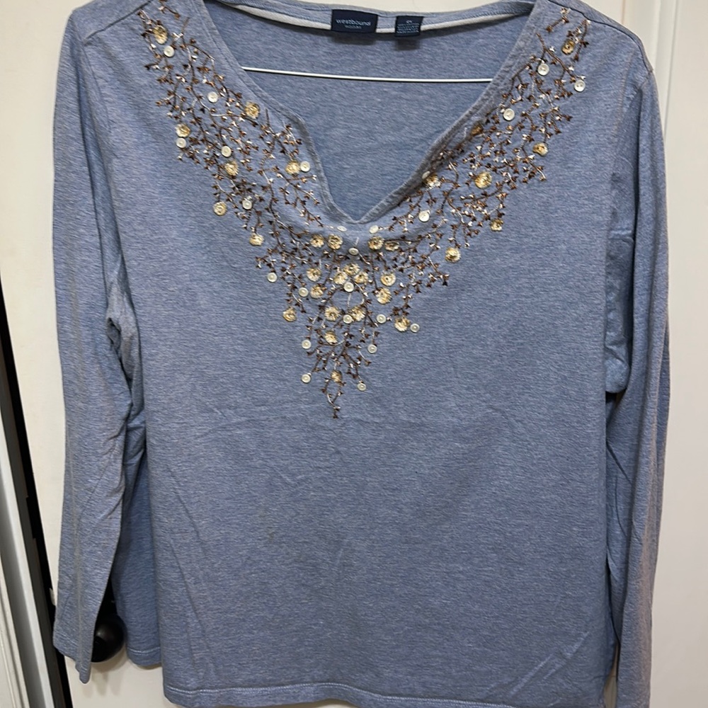 Westbound Woman Heathered Blue T-shirt with Beaded Floral Detail